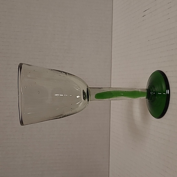Set of 4 Handblown Green Stemmed Wine Glasses - Picture 6 of 16